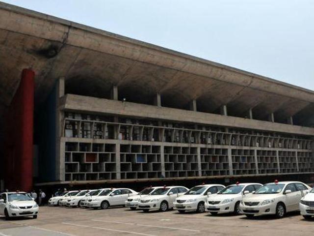 For nearly 100 MBBS seats in the NRI quota in private and government medical colleges of Punjab, only 64 eligible NRIs had applied, of which only 17 had qualified.(HT Photo) For nearly 100 MBBS seats in the NRI quota in private and government medical colleges of Punjab, only 64 eligible NRIs had applied, of which only 17 had qualified.(HT Photo)