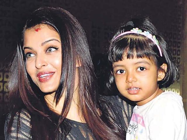 Aishwarya Rai Bachchan with Aaradhya Bachchan spotted at Mumbai Airport (Shakti Yadav/Yogen shah)
