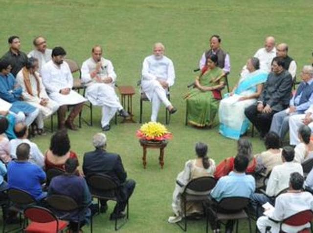 Prime Minister Narendra Modi meets family members of Netaji Subhas Chandra Bose at his residence in Delhi.(Twitter)