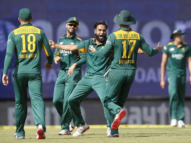 South Africa's Imran Tahir, centre, celebrates the dismissal of Ajinkya Rahane. (Reuters Photo)