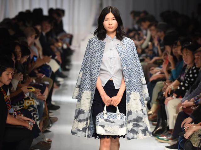 A model displays a creation by Japanese designer Keita Maruyama. ‘Wearing’ your coat isn’t always necessary, just slide one over your shoulders and you are good to go. (AFP) A model displays a creation by Japanese designer Keita Maruyama. ‘Wearing’ your coat isn’t always necessary, just slide one over your shoulders and you are good to go. (AFP)