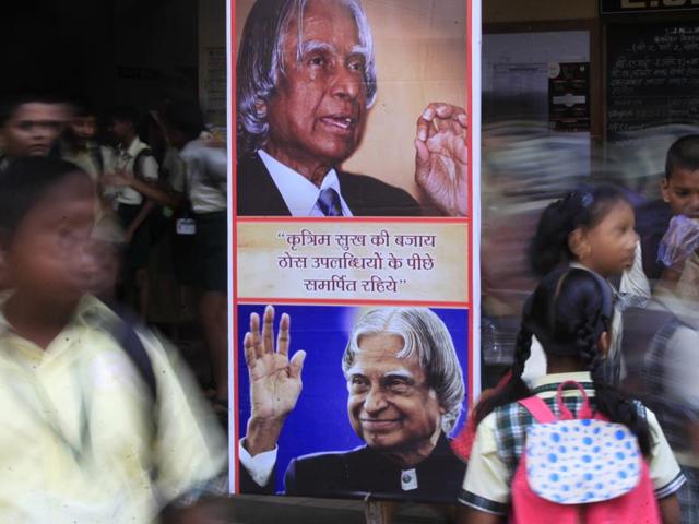 Students from a Vile Parle school walk past a banner highlighting an inspirational quote by Dr APJ Kalam, on Thursday.  (Satish Bate/HT photo) 