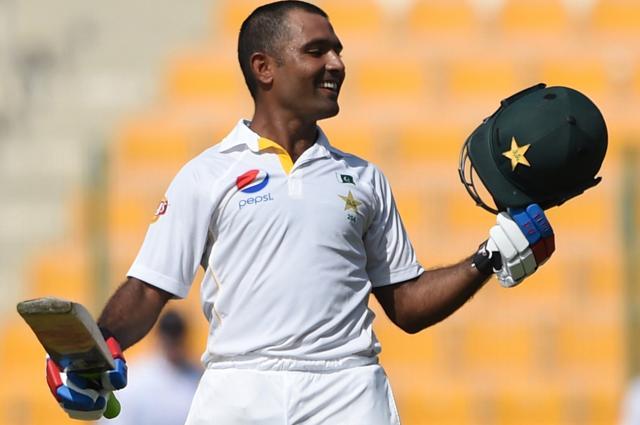 Asad Shafiq takes off his helmet and salutes the crowd to celebrate scoring a century. (AFP Photo)