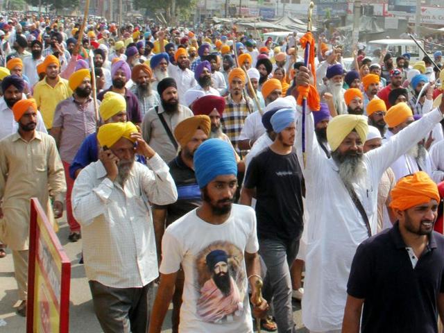 Several areas in Punjab were on Thursday largely or partially shut following a bandh called by Sant Samaj, a Sikh organisation, to protest the alleged desecration of the Guru Granth Sahib. (JS Grewal/HT)