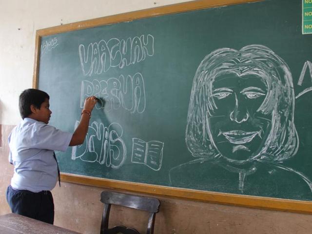 The state government allowed all students in Mumbai to attend school without their bags on Thursday, on the occasion of Dr APJ Kalam’s birthday. (Bhushan Koyande)