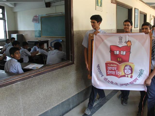 Students carry a banner creating awareness about Reading Day on the occasion of Dr APJ Kalam’s birthday, at Dhobi Talao.  (Bhushan Koyande) 