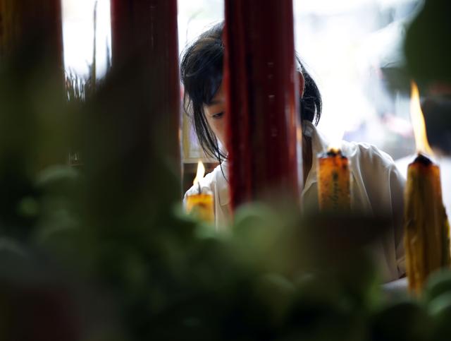 A Thai woman prays at Thian Fah Chinese temple in Bangkok. (AP)