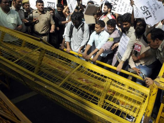 All India Students Association United (AISA) marched in protest against Dadri Killing and against the tide of Communal Fascism in the country, during the Protest March Mandi House to Prime Minister's House, in New Delhi.(Sonu Mehta/HT Photo)