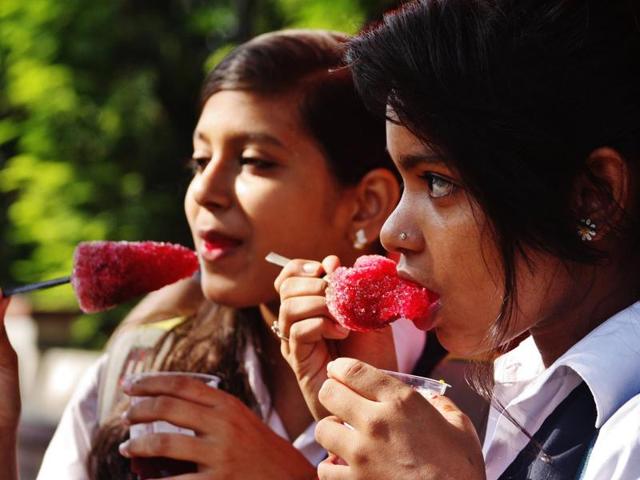The tainted samples of ice were sourced from ice sellers, ice-gola vendors, hotels, restaurants, bars, and fast food outlets in the city.(Praful Gangurde/HT file for representation)