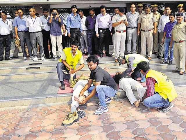 The national and district disaster management authorities conducted the drill simultaneously at the Rites building in Sector 29, Power Grid Township in Sector 43, Gold Souk Mall in Sushant Lok 1, ITI Boys in Sector 14, Maruti plant in Sector 18 and Viom Networks in Old Gurgaon. (Abhinav Saha) The national and district disaster management authorities conducted the drill simultaneously at the Rites building in Sector 29, Power Grid Township in Sector 43, Gold Souk Mall in Sushant Lok 1, ITI Boys in Sector 14, Maruti plant in Sector 18 and Viom Networks in Old Gurgaon. (Abhinav Saha)