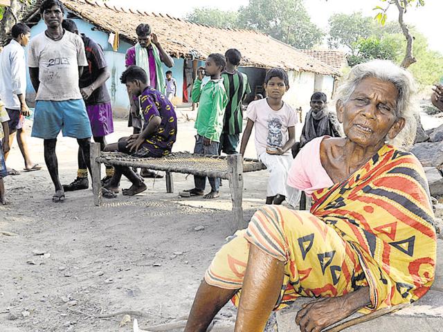At least 68 TB patients are reported every year from Munda Dhowra village in Nirsa due to coal pollution.(Bijay/HT Photo) At least 68 TB patients are reported every year from Munda Dhowra village in Nirsa due to coal pollution.(Bijay/HT Photo)