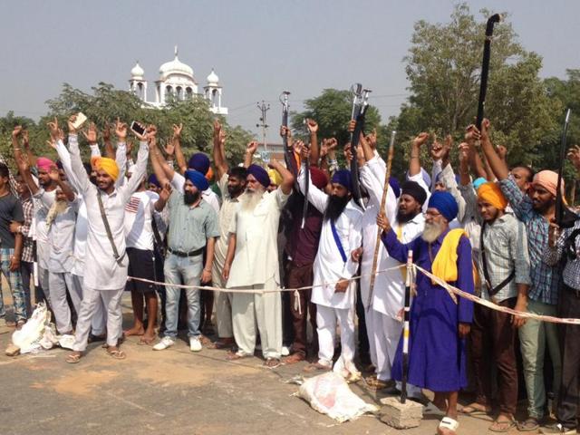 Bharatiya Kisan Union (Ughara) on Friday held a peace march at Malaudh town of Ludhiana district, claiming that it was government’s tactics to divert the attention of people.(HT Photo)