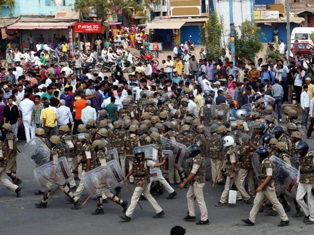 Heavy police force was deployed to contain any untoward incident at Moosakhedi in Indore on Friday. (Arun Mondhe/HT photo) Heavy police force was deployed to contain any untoward incident at Moosakhedi in Indore on Friday. (Arun Mondhe/HT photo)