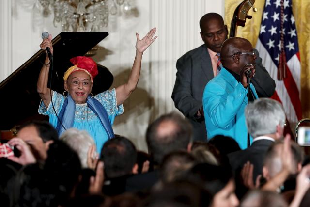 Omara Portuondo (L) and the Orquesta Buena Vista Social Club perform at the reception. The performance highlights the rapid change in relations between Cuba and the United States, who have been stalwart enemies since the start of the Cold War. (REUTERS Photo)