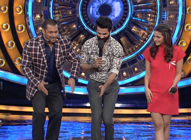 Salman and Shahid shake a leg at Bigg Boss 9 sets. (COLORS TV)