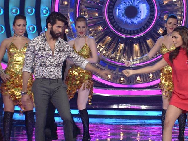 Shahid and Alia flaunt some effortless moves on the stage on Bigg Boss 9. (COLORS TV)