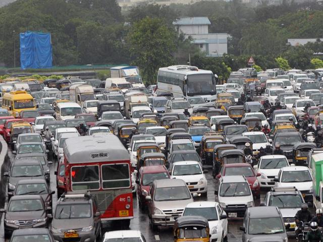 Cars and two-wheelers entering the city have increased by 8.4% and 6.5% respectively in the past seven years, as per the study.(Satish bate/HT photo)