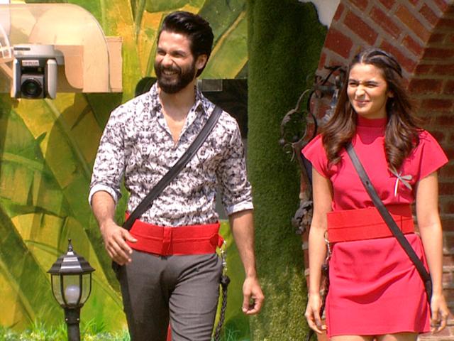 Shahid Kapoor and Alia Bhatt enter Bigg Boss 9 house. (COLORS TV)