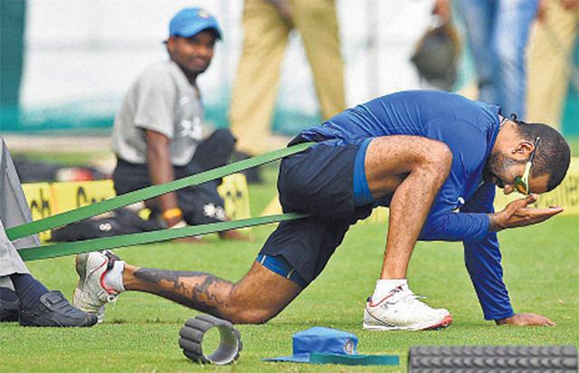 Stretch rope: Stretch rope has the ability to maintain resistance in all directions, resulting in the activating of the flexor and extensor muscles. The flexor is a muscle that decreases the angle between bones. An extensor is a muscle that increases the angle between bones. (Subhankar Chakraborty/HT Photo) Stretch rope: Stretch rope has the ability to maintain resistance in all directions, resulting in the activating of the flexor and extensor muscles. The flexor is a muscle that decreases the angle between bones. An extensor is a muscle that increases the angle between bones. (Subhankar Chakraborty/HT Photo)