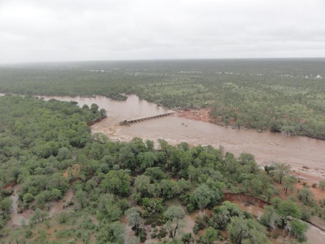 Floods of 2013 that wrecked the Sirheni dam. (PHOTO: Communications & Marketing Department, KNP) Floods of 2013 that wrecked the Sirheni dam. (PHOTO: Communications & Marketing Department, KNP)