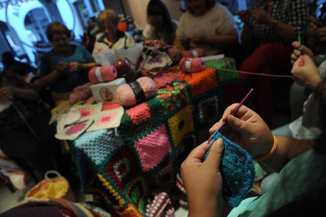 At home alone or hudled together in groups in cafes, women of all ages across Spain have furiously knitted blankets to send to war-torn Syria before cold weather starts in response to an online appeal for help. Every night for the past week, a team of some 20 women and girls have met in a café in the heart of Villaverde del Rio, a town of white-washed houses near Seville, to finish their blankets and send them to a small NGO of Madrid, Syrian People Support Association. (AFP)