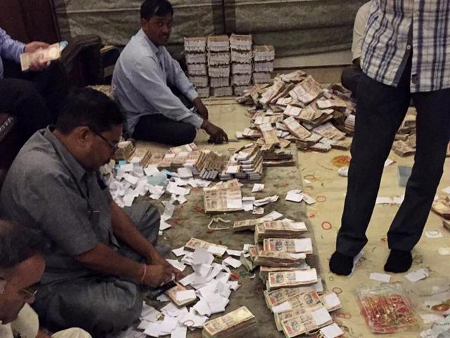 The photo shows the recovery of cash amount of more than Rs. 20 crore (approx) during searches. The case was registered against two then Chief Commercial Managers (Catering), Northern Railways and seven private firms based at Delhi on the allegations that the accused had shown favour to these private firms in supply of cheap packaged drinking water (PDW) other than mandatory “Rail Neer” in premium trains including Rajdhani and Shatabdi Express.(CBI handout)