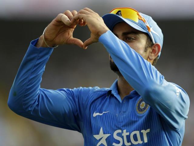 Virat Kolhi gestures towards the crowd during the first innings. (Kunal Patil/HT Photo) Virat Kolhi gestures towards the crowd during the first innings. (Kunal Patil/HT Photo)