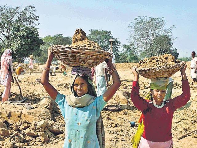 The government plans to provide skill training through the Deen Dayal Upadhyaya Grameen Kaushalya Yojana, an initiative which will rope in trainers from the private sector as well.(HT Photo) The government plans to provide skill training through the Deen Dayal Upadhyaya Grameen Kaushalya Yojana, an initiative which will rope in trainers from the private sector as well.(HT Photo)