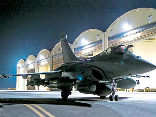 In single combat a Rafale can beat the Tejas, but a Tejas swarm can down a bunch of Rafales any day; meaning quantity will prevail when the qualitative difference is marginal.(AFP Photo) In single combat a Rafale can beat the Tejas, but a Tejas swarm can down a bunch of Rafales any day; meaning quantity will prevail when the qualitative difference is marginal.(AFP Photo)
