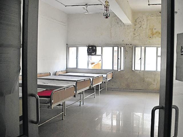 The Civil Hospital in Gurgaon has created a five-bed isolation ward for swine flu patients. (Parveen Kumar/HT Photo) The Civil Hospital in Gurgaon has created a five-bed isolation ward for swine flu patients. (Parveen Kumar/HT Photo)