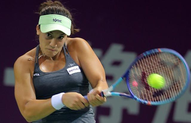 Danka Kovinic of Montenegro hits a return against Duan Yingying of China during the quarterfinal match at the Tianjin Open in Tianjin, China, on October 16, 2015. (AFP Photo)