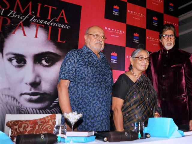 Director and screenwriter Shyam Benegal (left) and Bollywood actor Amitabh Bachchan (right) attended the launch the Smita Patil's - Smita Patil: A Brief Incandescence by Maithili Rao (c). (PTI)