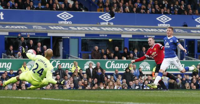 Wayne Rooney, second from right, scores Manchester United’s third goal past Everton keeper Tim Howard, left. (Reuters Photo)