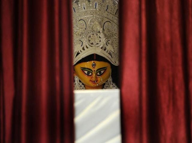 A decorated Goddess Durga tableau at a puja pandal in Noida. (Sunil Ghosh/HT Photo)