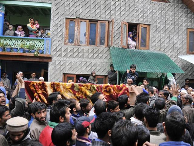Kashmir Valley was hit by a shutdown called by separatist leaders as angry youngsters protested against the death of the Udhampur trucker. (Waseem Andrabi/HT)