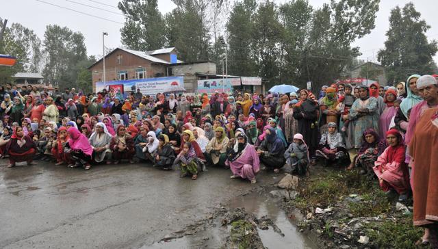 Kashmiri women watch the funeral procession of Zahid Ahmed in Batangoo village, south of Srinagar, on Monday. (Waseem Andrabi/HT Photo) Kashmiri women watch the funeral procession of Zahid Ahmed in Batangoo village, south of Srinagar, on Monday. (Waseem Andrabi/HT Photo)
