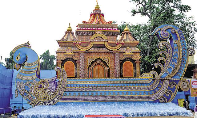 A Durga puja pandal on Harmu Road in Ranchi. (Diwakar Prasad/HT Photo) A Durga puja pandal on Harmu Road in Ranchi. (Diwakar Prasad/HT Photo)