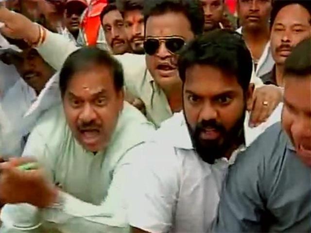 Shiv Sena workers stormed the BCCI office in Mumbai and gherao BCCI Chief Shashank Manohar’s desk. (ANI Photo) Shiv Sena workers stormed the BCCI office in Mumbai and gherao BCCI Chief Shashank Manohar’s desk. (ANI Photo)