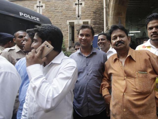 Shiv Sena workers outside the court, after the attackers were granted bail on Monday. (Anshuman Poyrekar/HT) Shiv Sena workers outside the court, after the attackers were granted bail on Monday. (Anshuman Poyrekar/HT)