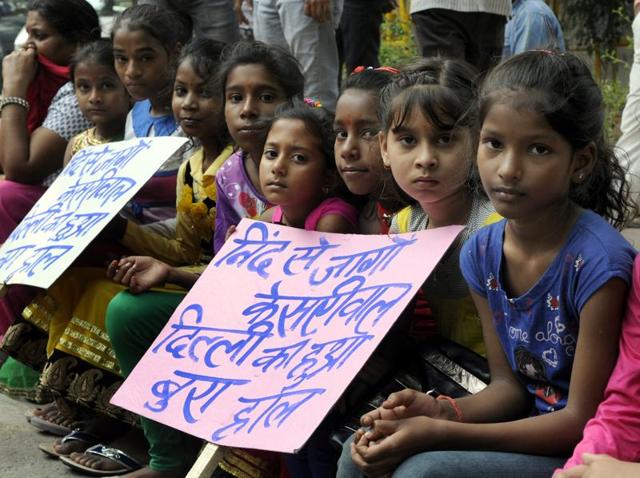 School students sitting dharna against Delhi government, with congress leaders outside the residence of Delhi chief minister Arvind Kejriwal, to protest against sexual assaults on small children.(Sonu Mehta/ HT Photo) School students sitting dharna against Delhi government, with congress leaders outside the residence of Delhi chief minister Arvind Kejriwal, to protest against sexual assaults on small children.(Sonu Mehta/ HT Photo)