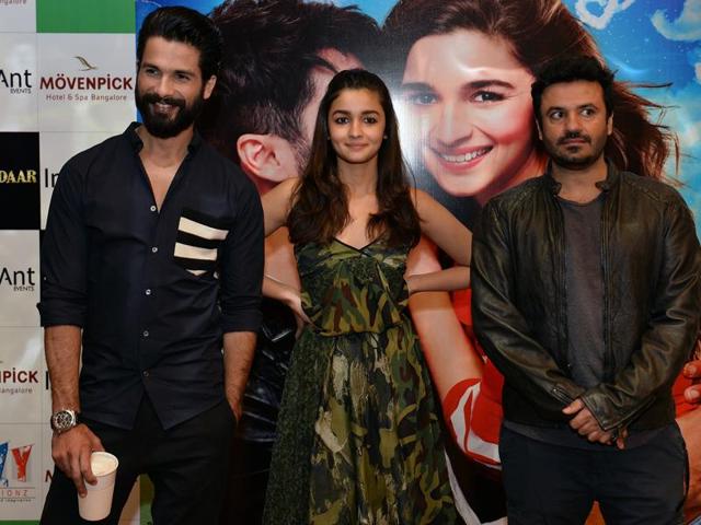 Shahid Kapoor, Alia Bhatt and director Vikas Bahl arrive for a press conference to promote the Hindi movie 'Shaandaar' in Bangalore on October 19, 2015. (AFP)