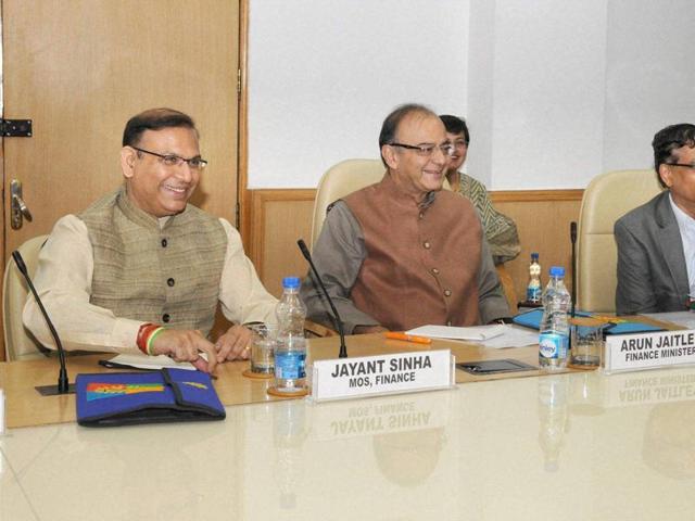 Union minister for finance, corporate affairs and information & broadcasting, Arun Jaitley chairing the meeting on budget 2016-17 with economists, at NITI Aayog, in New Delhi on Monday.(PTI Photo) Union minister for finance, corporate affairs and information & broadcasting, Arun Jaitley chairing the meeting on budget 2016-17 with economists, at NITI Aayog, in New Delhi on Monday.(PTI Photo)