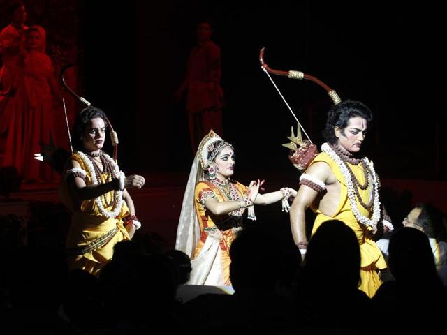 Artists bring epic Ramayana to life in ‘Ramlila’ | Hindustan Times