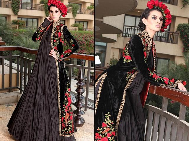 This look brings together regalia and old-world whimsy. Rohit Bal’s Birds of Paradise or Husn-e-Taa’iraat, as the collection is called, takes flight in this ensemble. Bal will open India’s first ever Print Fashion Week on Wednesday. The five-day fashion extravaganza is brought to you by HT City.