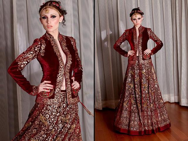 There’s nothing that spells royal magic like indulgent, velvety maroons. Traditional hair ornaments offset the look perfectly. Check out Rohit Bal’s Husn-e-Taa’iraat collection in this exclusive shoot for HT City. (Styling: Shara Ashraf; Shoot: Aditi Caroli; Photos: Manoj Verma/ht; Models: Carolina, Ikra (Sky Model & Event Management); Makeup: Naina Arora; Floral accessories: DESIGNS BY ABHISHEK )