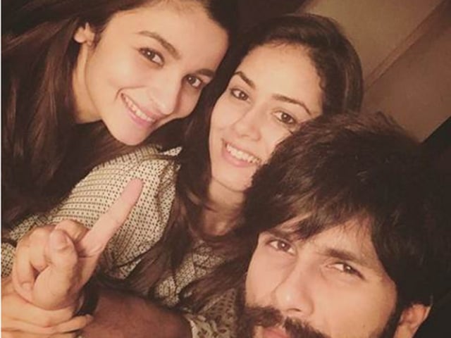 Alia Bhatt and Shahid Kapoor pose for a Shaandaar selfie with Meera Kapoor.