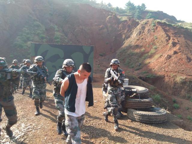 Indian and Chinese soldiers take aim during a joint counter-terrorism exercise in Kunming. A lack of trust between the two countries has prevented any expansion of the existing limited joint exercises, according to Chinese academics.(HT Photo) Indian and Chinese soldiers take aim during a joint counter-terrorism exercise in Kunming. A lack of trust between the two countries has prevented any expansion of the existing limited joint exercises, according to Chinese academics.(HT Photo)