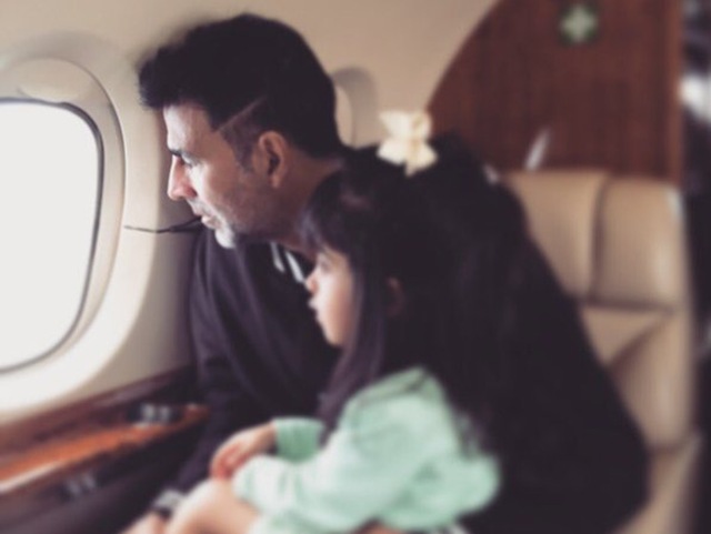 Akshay Kumar is off for a vacation with his family. Mrs Funnybones Twinkle tweeted this picture of the star with daughter Nitara.