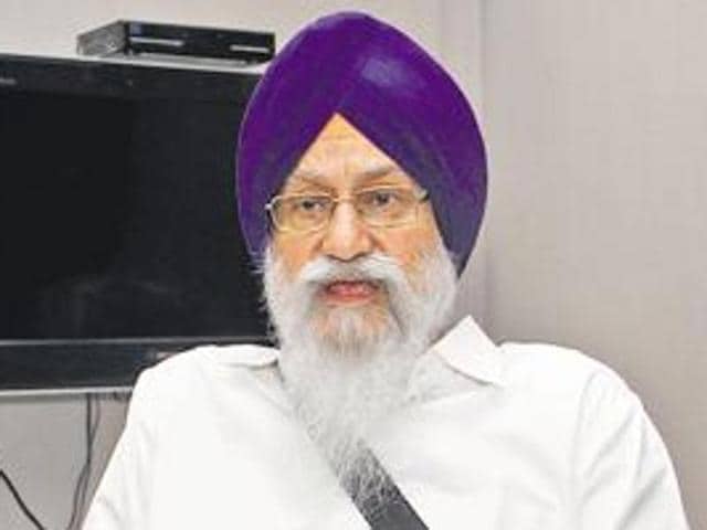 In a clear sign of an upheaval in the apex Sikh religious body, controlled by the ruling SAD, Makkar also ordered the suspension of SGPC secretaries Manjit Singh and Roop Singh, charging them with “failing to fulfil their Panthic duties”.(HT Photo)