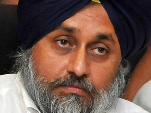 Deputy chief minister Sukhbir Singh Badal wants entrepreneurs to do business with a free mind without the fear of constant inspections. (HT Photo) Deputy chief minister Sukhbir Singh Badal wants entrepreneurs to do business with a free mind without the fear of constant inspections. (HT Photo)